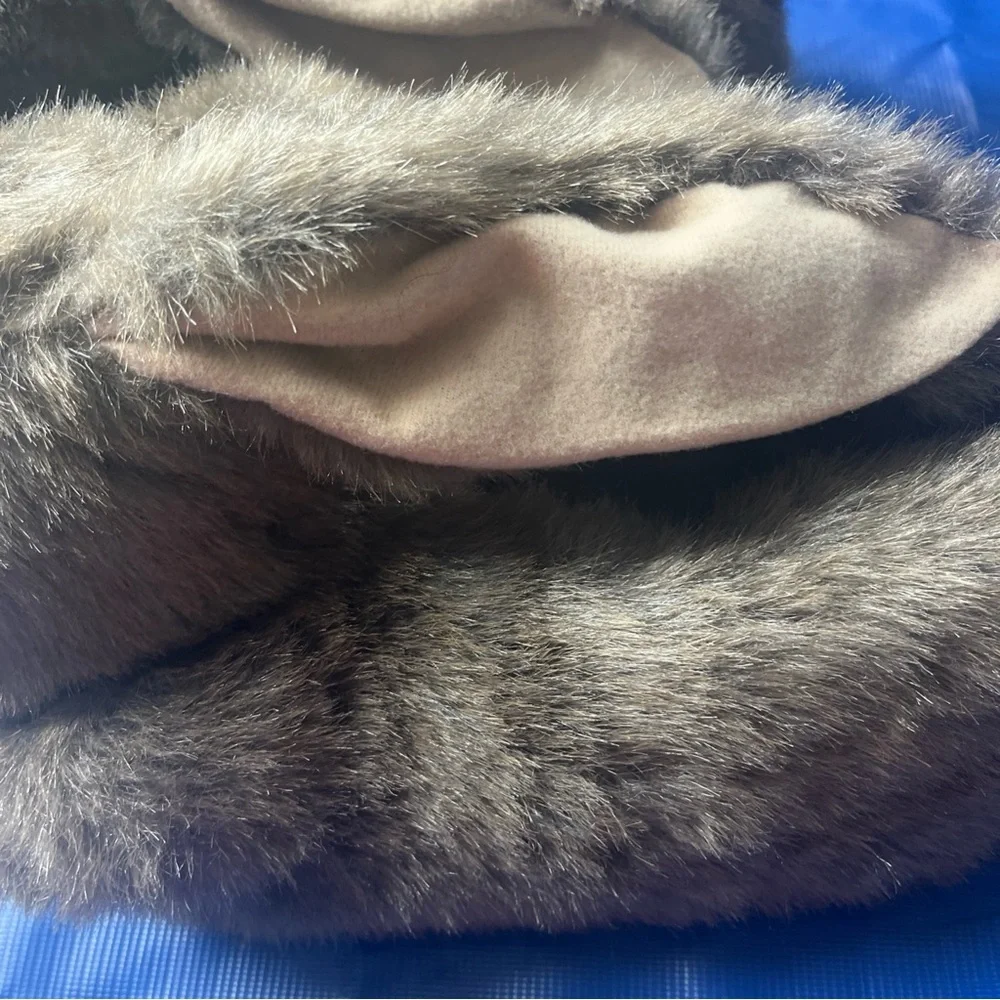 Peter Rabbit gray Slippers - Picture 9 of 13